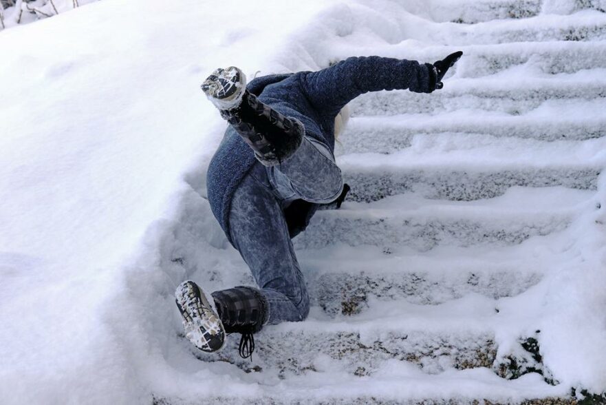 slip fall on icy stairs